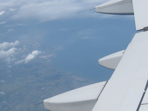 飛行機の窓からの景色